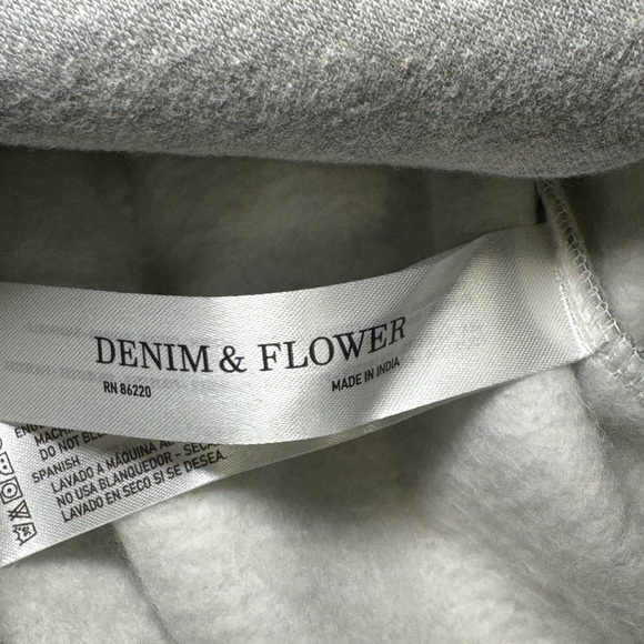 Denim & Flower Ricky Singh Holiday Christmas Crewneck Sweatshirt Men’s size M - Picture 6 of 8